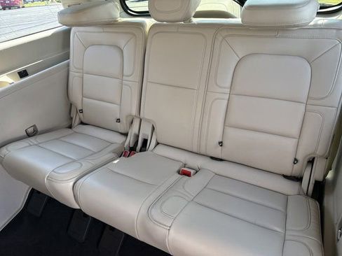 Used 2019 Lincoln Navigator Reserve image 17