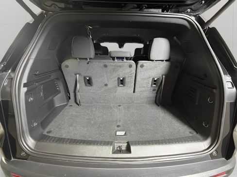 Certified 2025 Chevrolet Traverse LT w/ Driver Confidence Package FWD image 30
