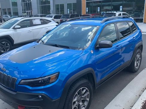 Used 2020 Jeep Cherokee Trailhawk w/ Technology Group AWD/4WD image 2