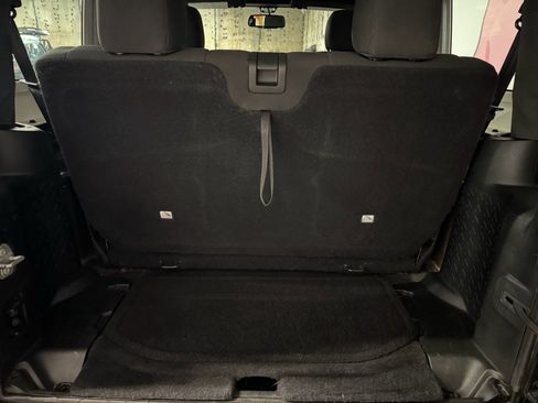 Used 2018 Jeep Wrangler Sport image 18