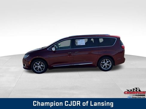 Used 2018 Chrysler Pacifica Touring-L Plus w/ Tire & Wheel Group image 4