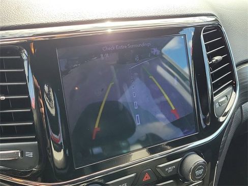 Used 2019 Jeep Grand Cherokee Altitude image 31