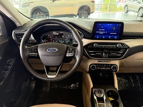 Used 2022 Ford Escape SE w/ Convenience Package FWD image 16