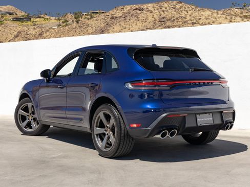 Certified 2025 Porsche Macan AWD/4WD image 3