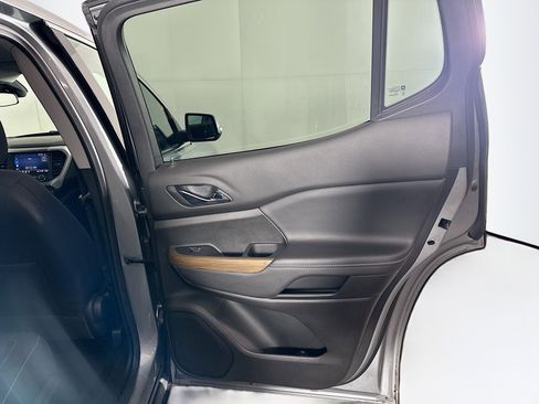 Used 2023 GMC Acadia SLE w/ Driver Convenience Package image 30