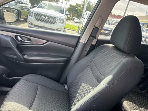 Used 2020 Nissan Rogue S w/ Special Edition Package FWD image 17