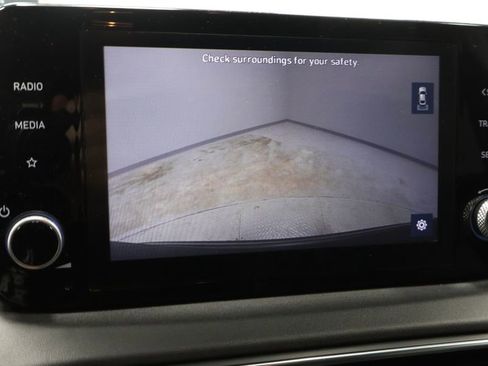 Used 2021 Hyundai Santa Fe SE image 3