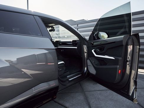 Used 2025 Lamborghini Urus SE image 21