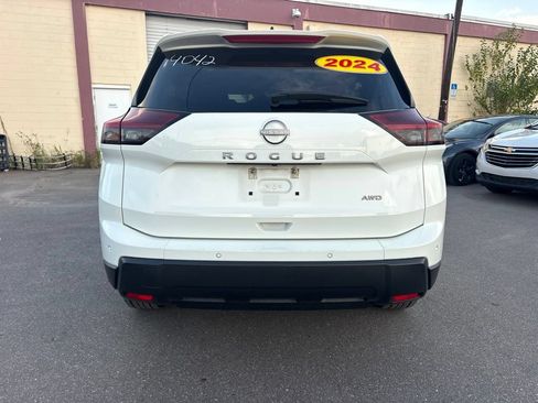 Used 2024 Nissan Rogue S AWD/4WD image 4