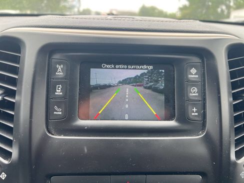 Used 2015 Jeep Cherokee Latitude FWD image 18