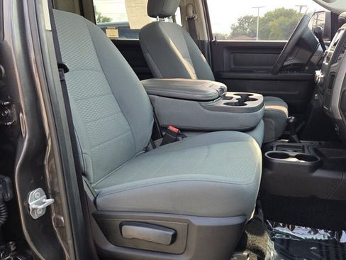 Used 2018 RAM 2500 Tradesman w/ Chrome Appearance Group AWD/4WD image 4