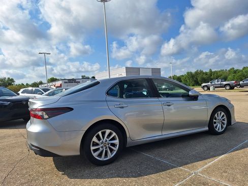 Used 2023 Toyota Camry LE FWD image 5