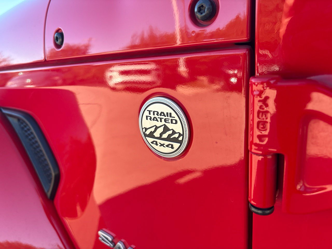 Used 2019 Jeep Wrangler Unlimited Sahara AWD/4WD image 9
