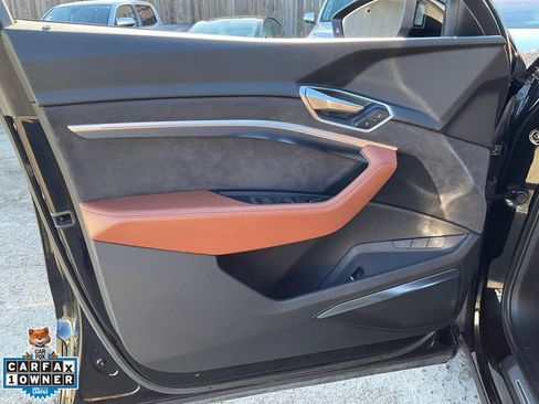 Used 2019 Audi e-tron Prestige w/ Prestige Package image 24