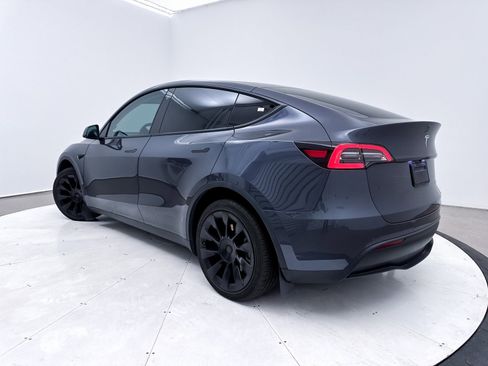Used 2022 Tesla Model Y Long Range image 13