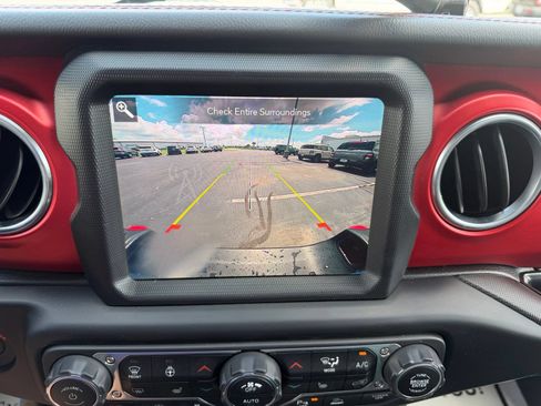 Used 2021 Jeep Gladiator Rubicon w/ Dual Top Group AWD/4WD image 20