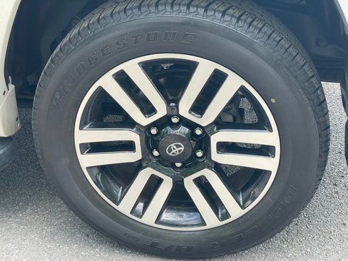 Used 2022 Toyota 4Runner Limited AWD/4WD image 32