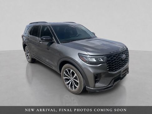 Used 2025 Ford Explorer ST-Line w/ Premium Package RWD image 2