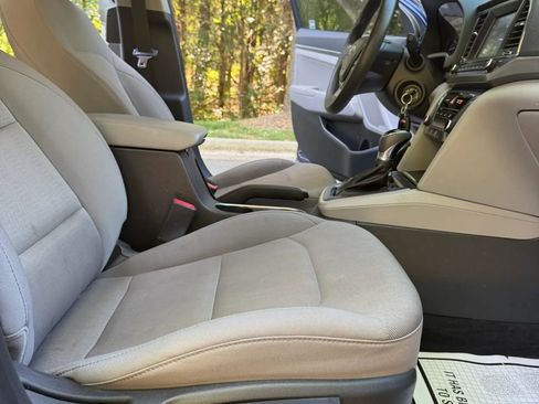 Used 2018 Hyundai Elantra SE w/ SE Connectivity Package 04 image 13