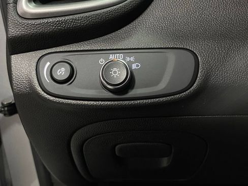 Used 2021 Chevrolet Trax LT FWD image 19