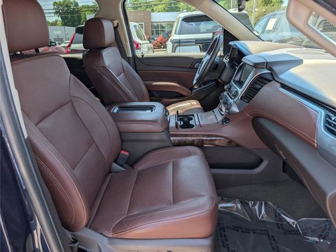 Used 2018 Chevrolet Suburban Premier AWD/4WD image 12