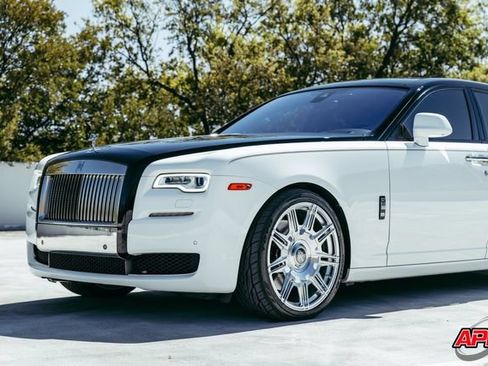 Used 2017 Rolls-Royce Ghost RWD image 53