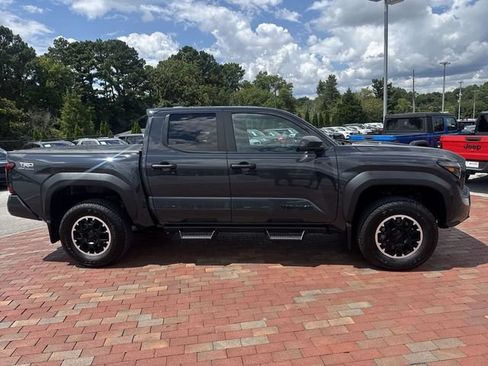 Used 2024 Toyota Tacoma TRD Off-Road AWD/4WD image 37