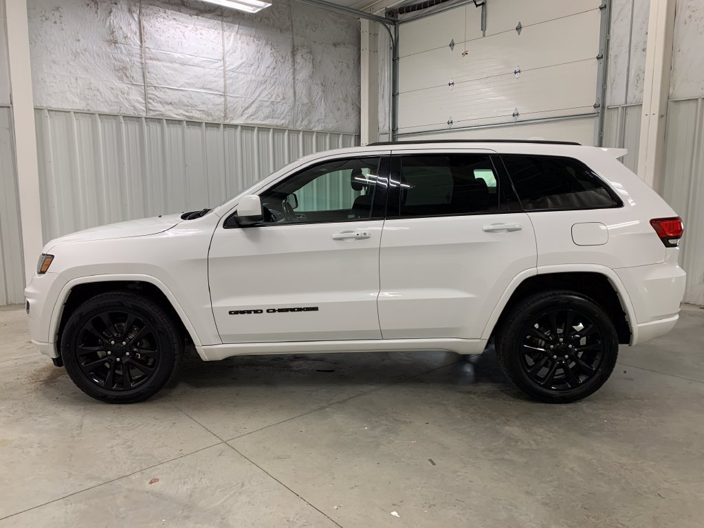 Used 2018 Jeep Grand Cherokee Altitude AWD/4WD image 4