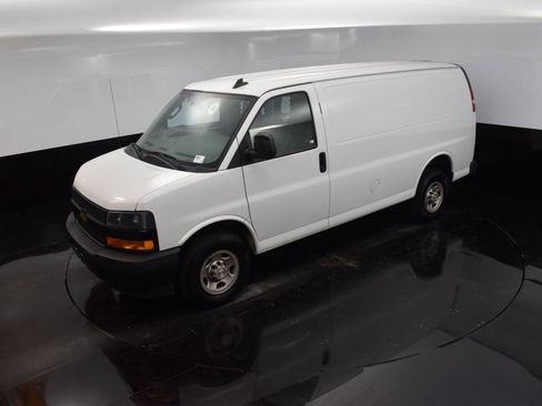 Used 2022 Chevrolet Express 2500 w/ Driver Convenience Package image 24