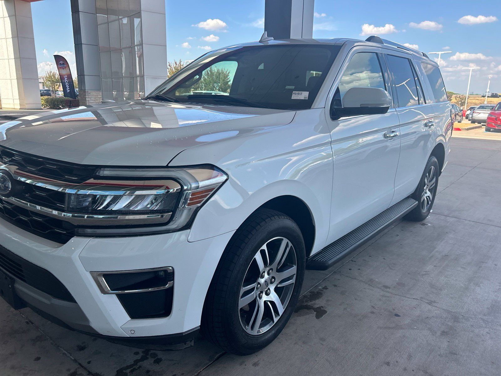 Used 2024 Ford Expedition Limited RWD image 1
