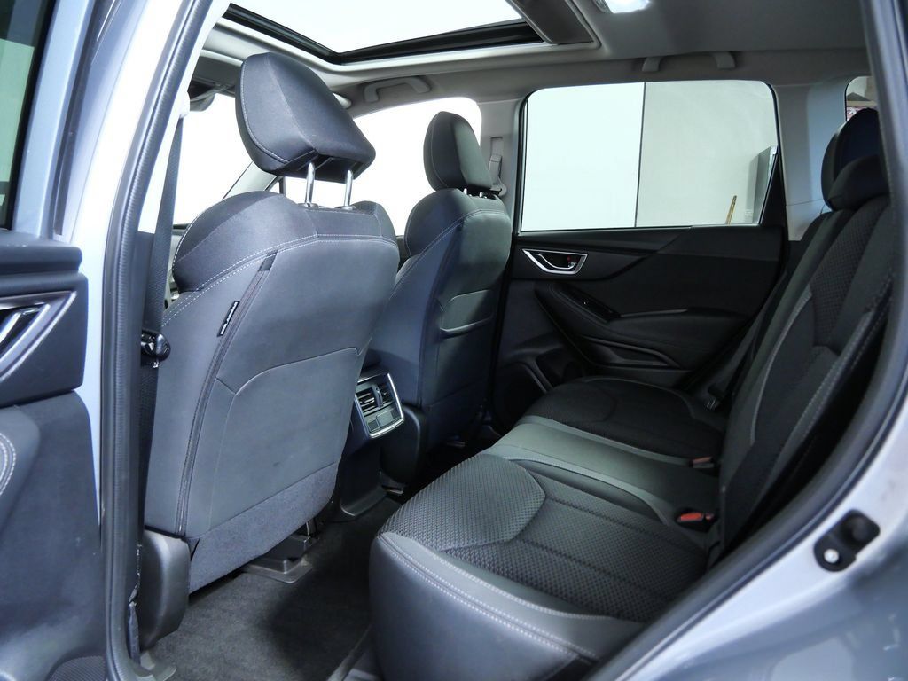Used 2020 Subaru Forester Premium AWD/4WD image 12
