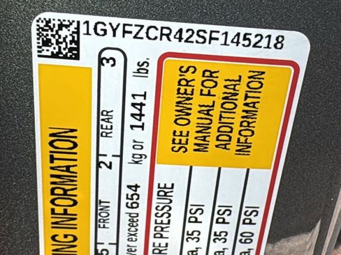 Used 2025 Cadillac XT4 Premium Luxury image 32