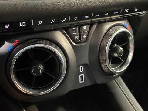 Used 2025 Chevrolet Blazer LT FWD image 21
