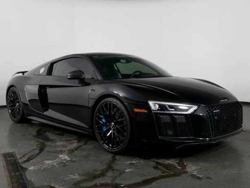 Used 2017 Audi R8 V10 plus image 2