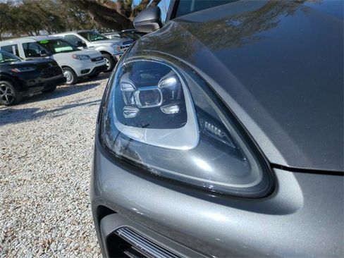 Used 2020 Porsche Cayenne image 10