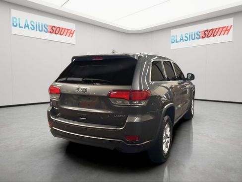 Used 2020 Jeep Grand Cherokee Laredo image 3