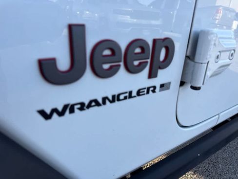 Used 2025 Jeep Wrangler Unlimited Rubicon AWD/4WD image 11