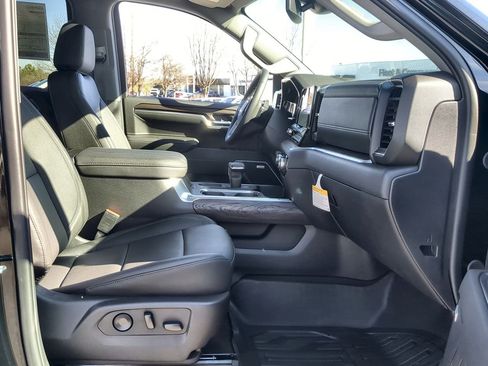 Used 2026 GMC Sierra 1500 SLT w/ SLT Premium Plus Package image 29