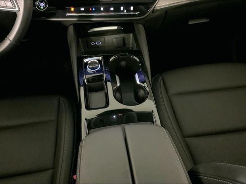 Used 2025 Buick Envision Preferred AWD/4WD image 18