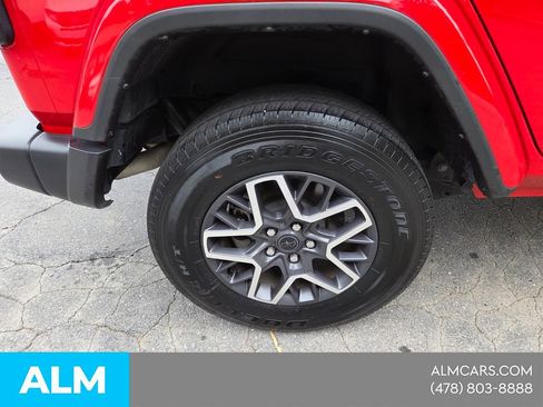 Used 2025 Jeep Wrangler Unlimited Sahara AWD/4WD image 17