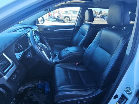Used 2018 Toyota Highlander XLE image 26