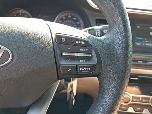 Used 2020 Hyundai Elantra SE FWD image 22