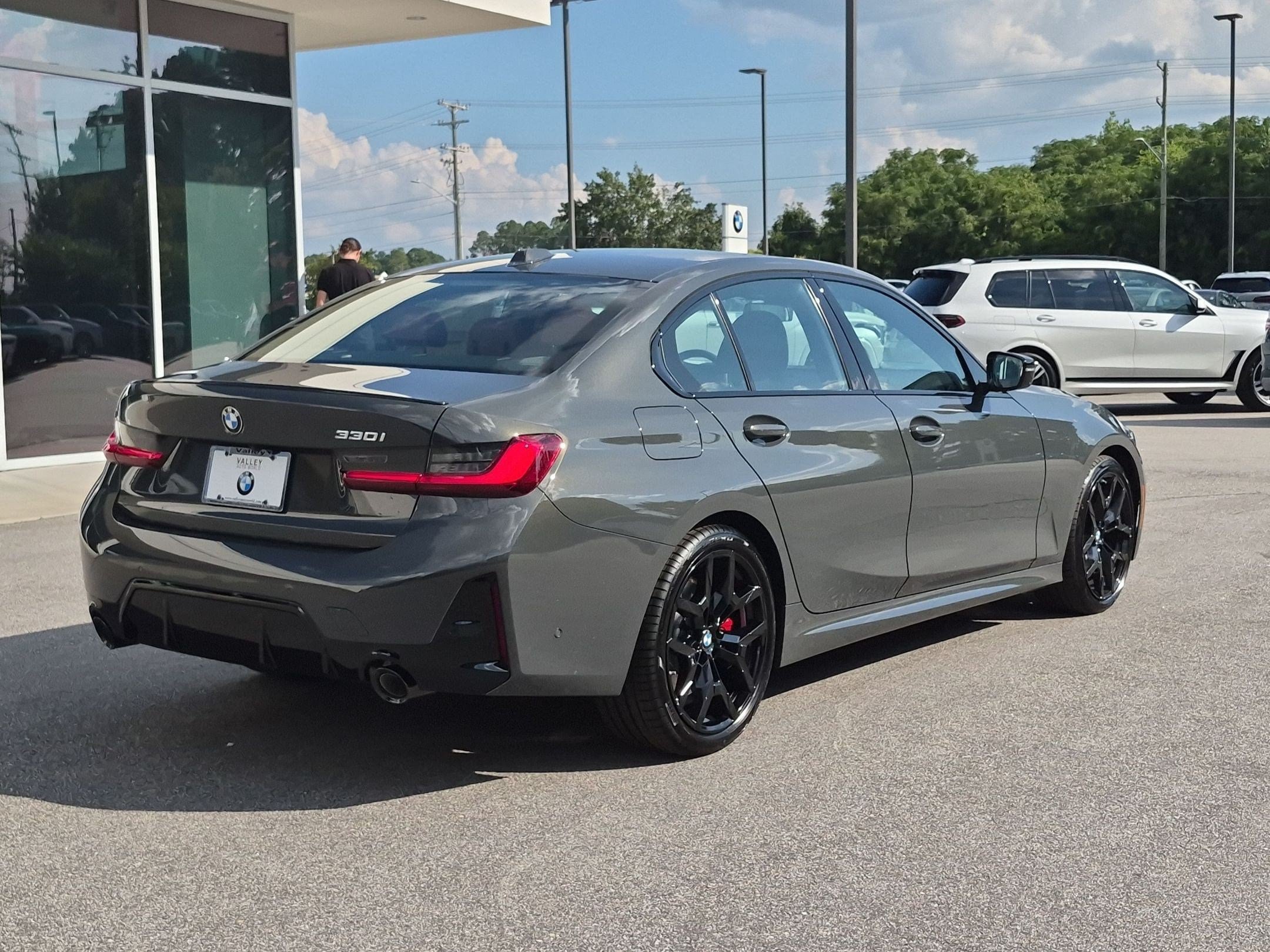 New 2026 BMW 330i Sedan w/ M Sport Package RWD image 3
