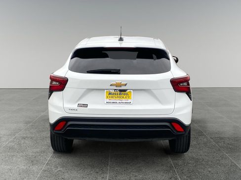 Used 2025 Chevrolet Trax LS image 4