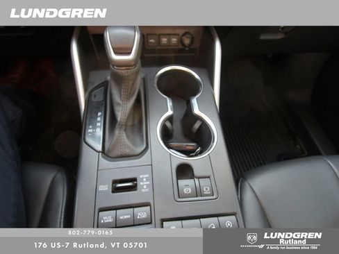 Used 2021 Toyota Highlander XLE AWD/4WD image 26