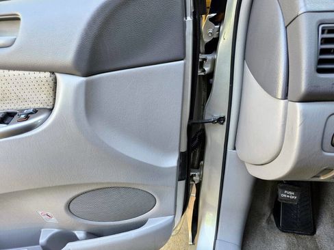 Used 2010 Toyota Sienna LE FWD image 18