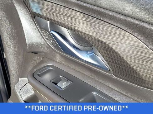 Used 2019 GMC Terrain SLT w/ Preferred Package image 12