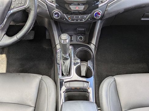 Used 2019 Chevrolet Cruze Premier FWD image 18