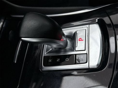 Used 2017 INFINITI QX30 Premium w/ Navigation Package image 30