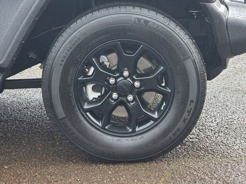 Used 2022 Jeep Wrangler Unlimited Sport image 25